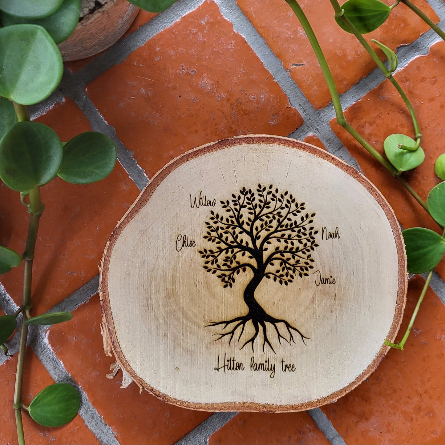 Personalised Wooden Family Tree Plaque – Custom Engraved Wooden Sign with Names – Unique Gift for Families, Anniversaries & Home Décor