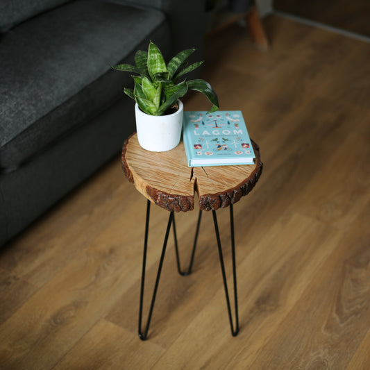 Wooden Side Table – Reclaimed Wood Accent Table with Black Metal Hairpin Legs – Eco-Friendly Home Décor Piece