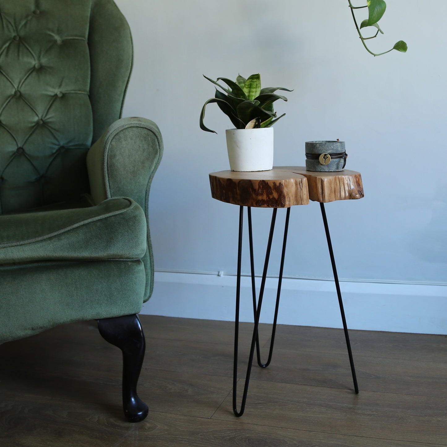 Wooden Side Table – Reclaimed Wood Accent Table with Black Metal Hairpin Legs – Eco-Friendly Home Décor Piece