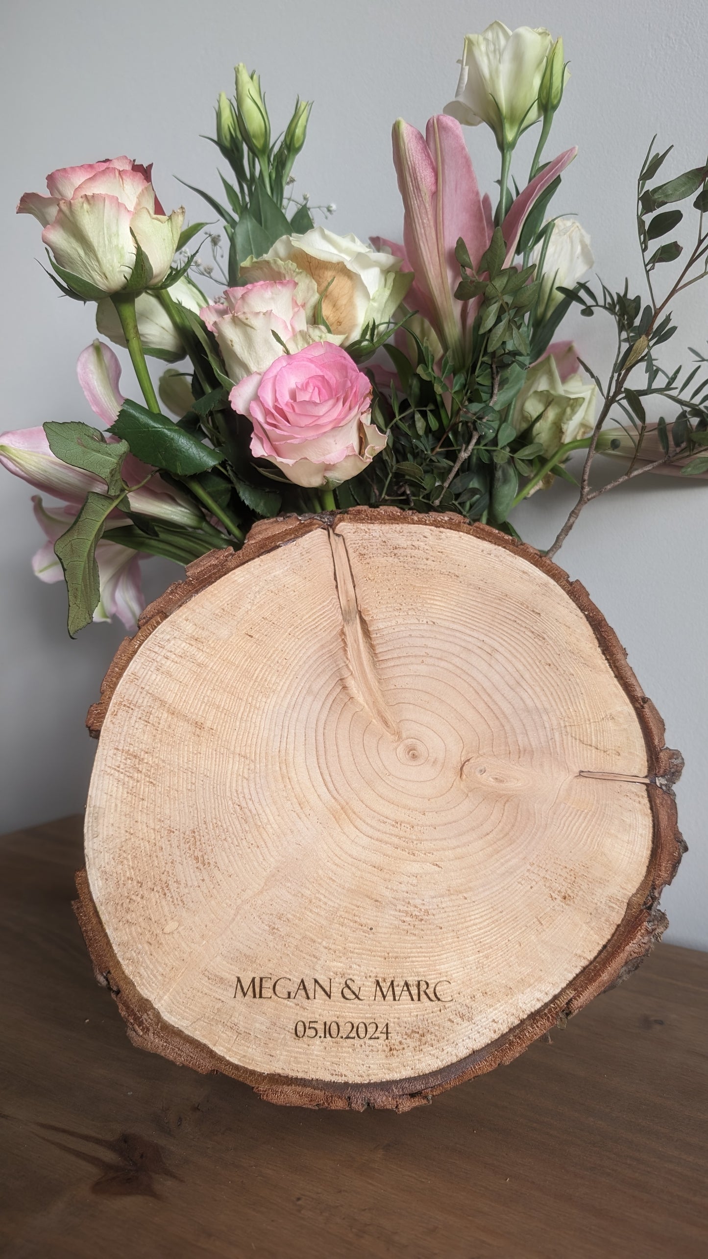 Personalised Wedding Centrepiece – Custom Engraved Wooden Decoration with Names and Wedding Date – Unique Table Décor for Your Special Day