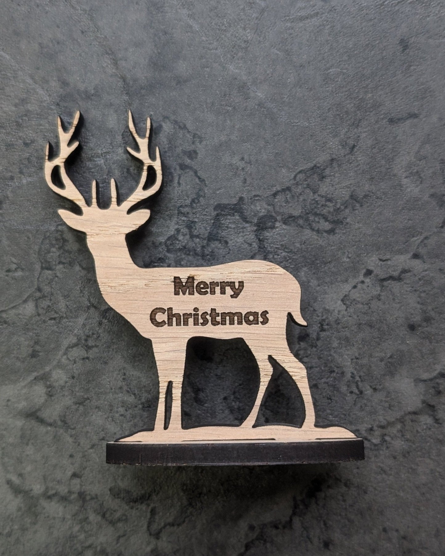 Personalised Wooden Reindeer Christmas Decoration – Custom Engraved Oak Ornament for Festive Tree Décor & Unique Holiday Gifts