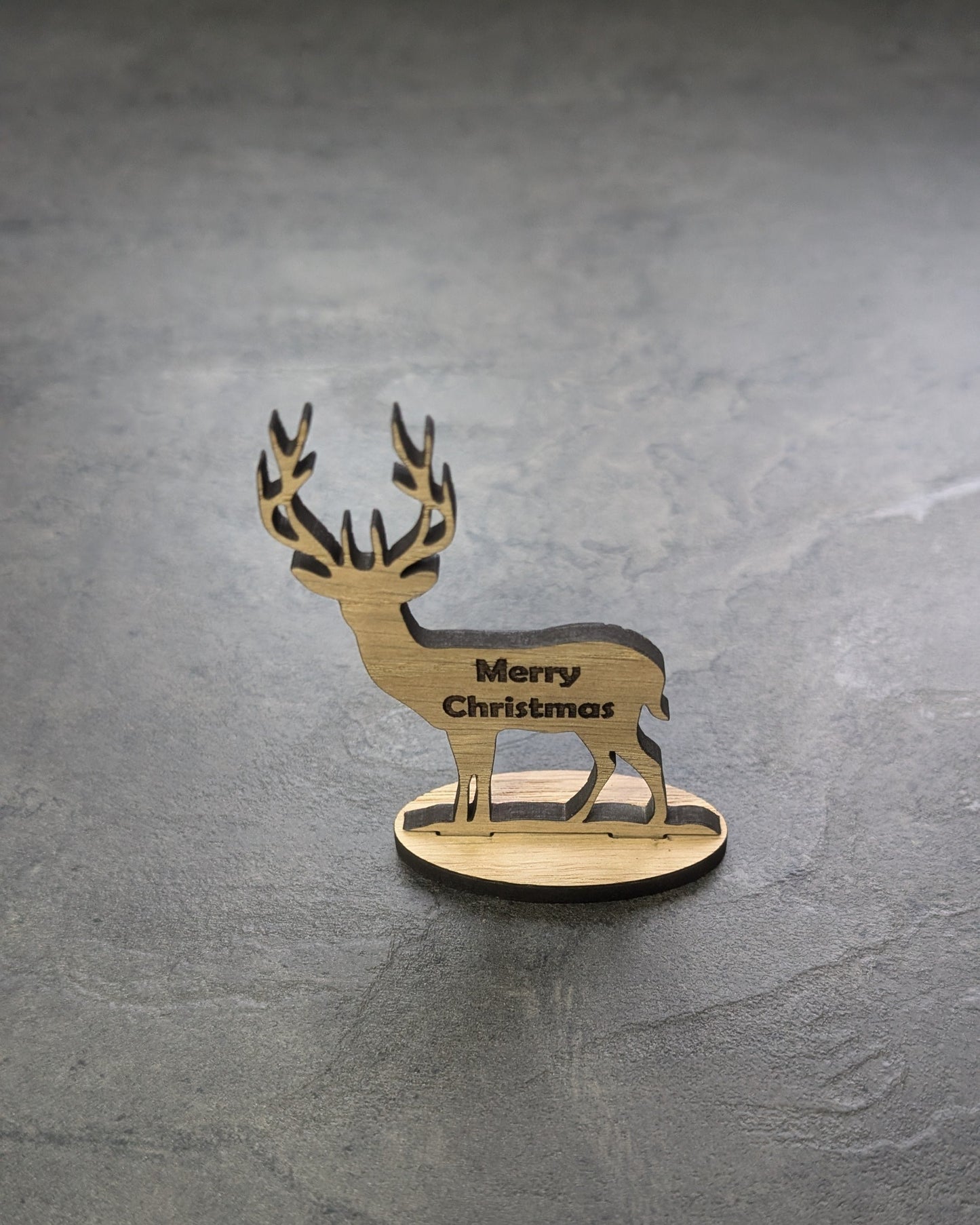 Personalised Wooden Reindeer Christmas Decoration – Custom Engraved Oak Ornament for Festive Tree Décor & Unique Holiday Gifts