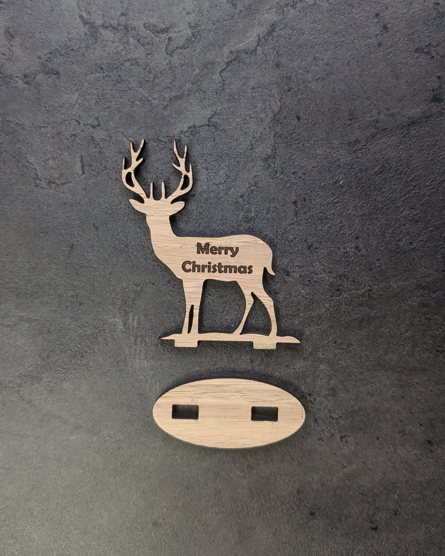 Personalised Wooden Reindeer Christmas Decoration – Custom Engraved Oak Ornament for Festive Tree Décor & Unique Holiday Gifts