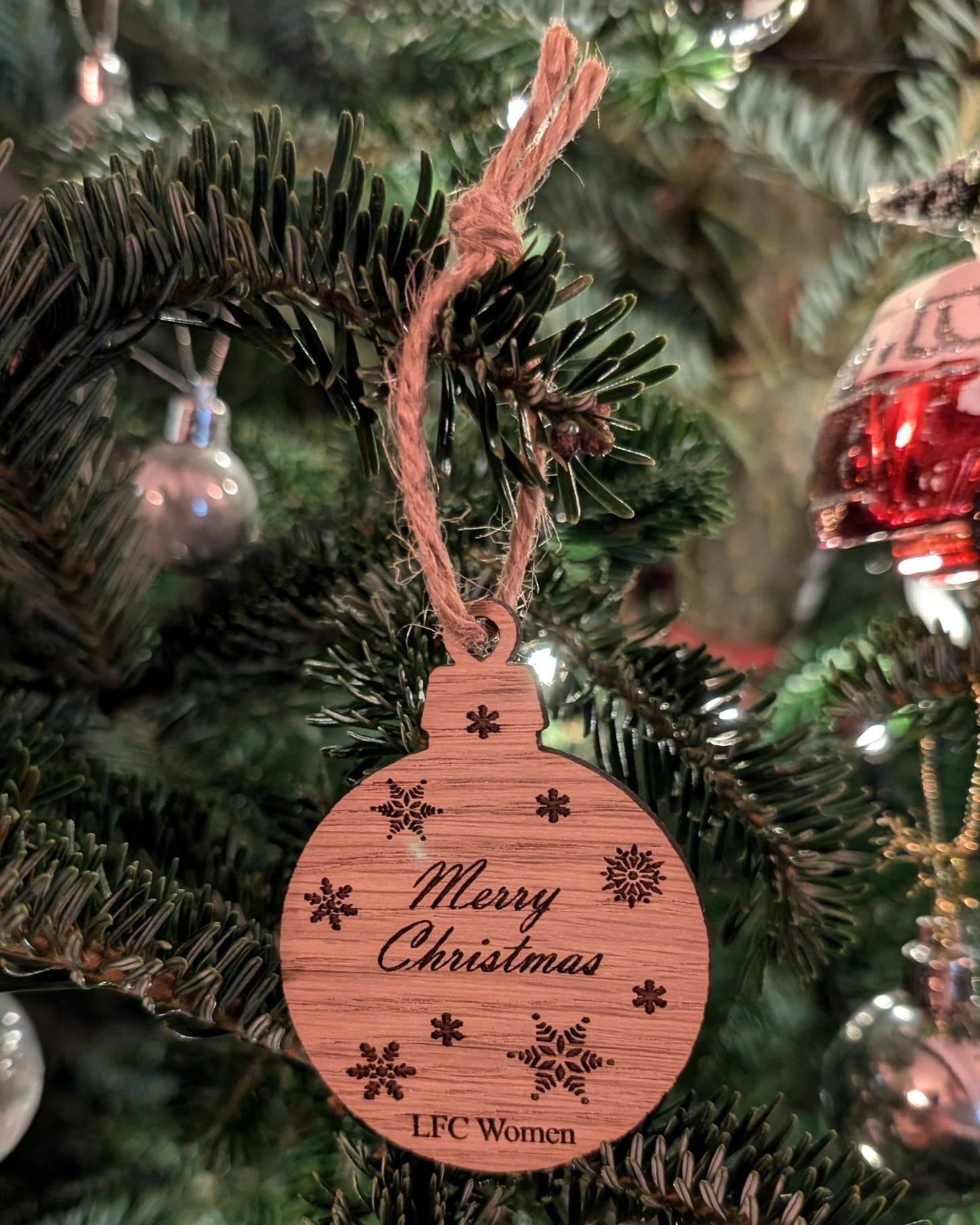 Personalised Wooden Christmas Bauble – Custom Engraved Oak Ornament for Festive Tree Décor & Unique Holiday Gifts